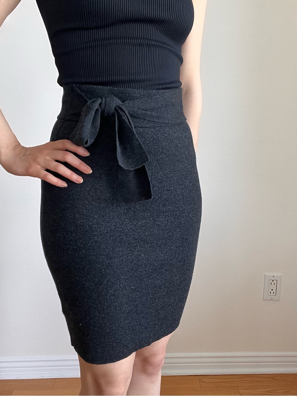 Club Monaco Charcoal Tie-Waist short Pencil Skirt